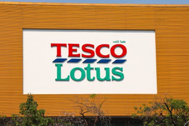 Dükkanda Tesco Lotus logosu var. Tayland Bangkok Mart 2020