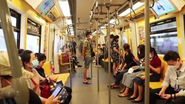 Bts Skytrain Passagers Dans Une Voiture Métro Bangkok Les Gens — Video