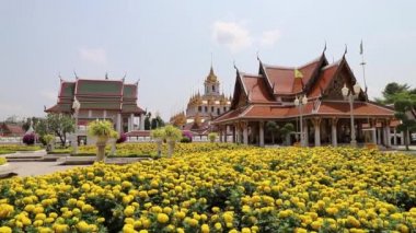 Budist tapınağı Bangkok 'taki Loha Prasat' tır. Tayland Bangkok Mart 2020