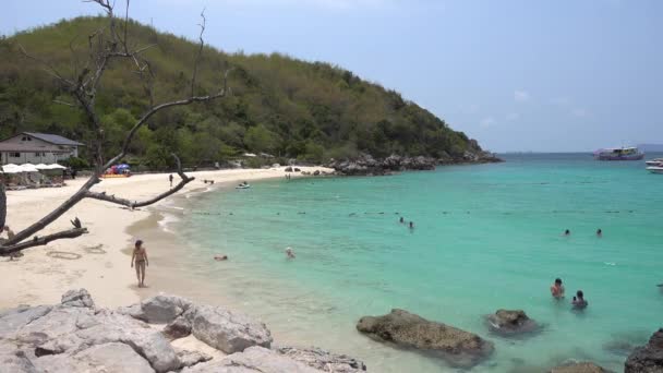 Pattaya Tropické Pláže Bílý Písek Tyrkysové Moře Lidé Plavání Relaxaci — Stock video