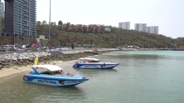 Alfabetet Pattaya Stad Pratumnak Kulle Stora Röda Bokstäver Utsikt Från — Stockvideo