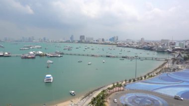 Pratumnak tepesinden Pattaya panoramik manzarası.