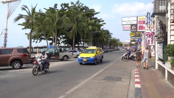 Autoverkehr Auf Der Straße Von Pattaya Beach Road Pattaya Thailand — Stockvideo