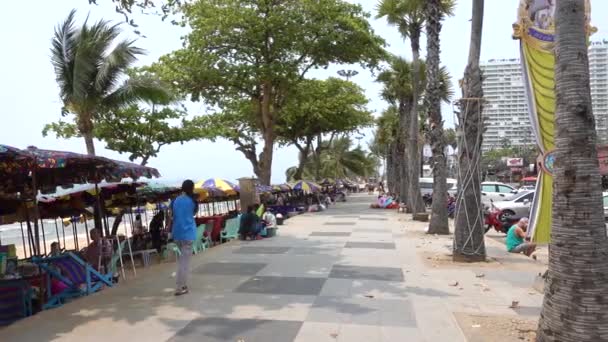 ウォーターフロントにあるパタヤ ジョムティエンビーチ遊歩道 パタヤタイ2020年3月 — ストック動画