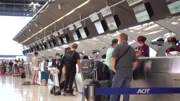 Pasażerowie Lotniska Bangkok Suvarnabhumi Meldują Się Lot Terminalu Odlotów Tajlandia — Wideo stockowe