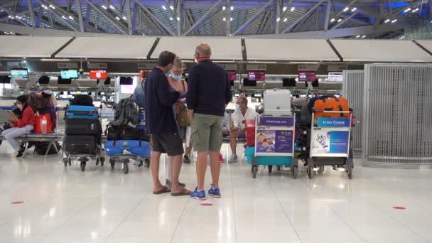 Bangkok Suvarnabhumi Passeggeri Dell Aeroporto Attesa Check Terminal Partenza Persone — Video Stock