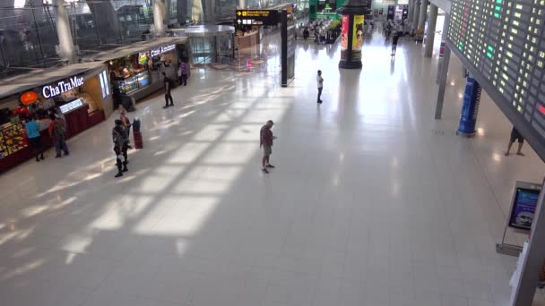 Bangkok Suvarnabhumi Passeggeri Dell Aeroporto All Interno Del Terminal Partenza — Video Stock