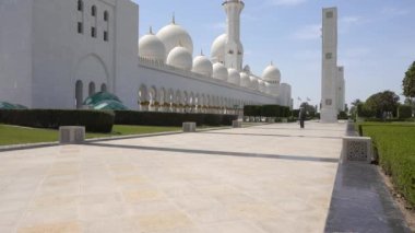 Şeyh Zayed Camii, güneşli bir gün. Birleşik Arap Emirlikleri, Abu Dabi, Mart 2019