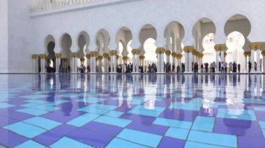 Şeyh Zayed Camii, güneşli bir gün. Birleşik Arap Emirlikleri, Abu Dabi, Mart 2019