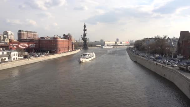 Rio Moscou Esquerda Outubro Vermelho Confeitaria Marca Seguida Monumento Pedro — Vídeo de Stock