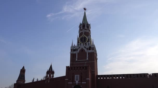 赤の正方形 Spasskaya塔 クレムリンの壁 ロシア モスクワ2018年4月 — ストック動画