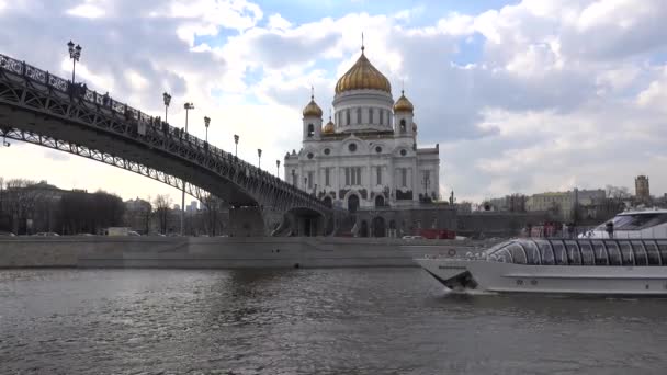 Moskova Daki Kurtarıcı Katedrali Moskova Nehri Patriarshiy Köprüsü Nün Sol — Stok video