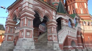 Moskova Kızıl Meydanı, St. Basil 'in Katedrali, aşağıdan yukarıya doğru kablolama. Rusya, Moskova Nisan 2018