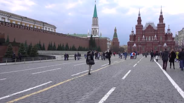 Moscow Red Square Kremlin Wall State Historical Museum Walking People — Stock Video