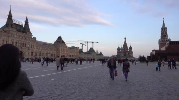 Moskva Rudé Náměstí Basilova Katedrála Spasská Věž Kremlu Lidé Chodí — Stock video