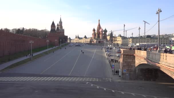 Moskevské Kremelské Zdi Basilova Katedrála Vasilevského Sestup Pravé Straně Mostu — Stock video