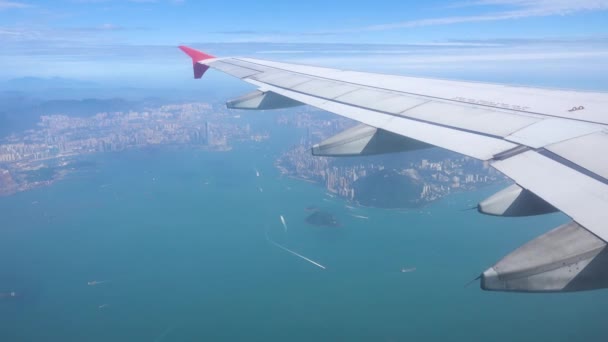 Vleugel Van Een Vliegtuig Dat Stad Hong Kong Vliegt Het — Stockvideo