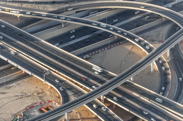 Ring road junction i Dubai city. UAE. Visa från jakt Burj Khalifa. — Stockfoto
