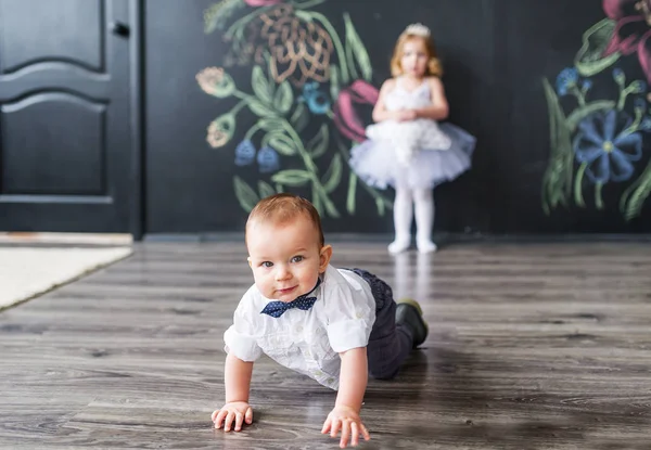 Little baby boy crawling on the floor. — Stock Photo, Image