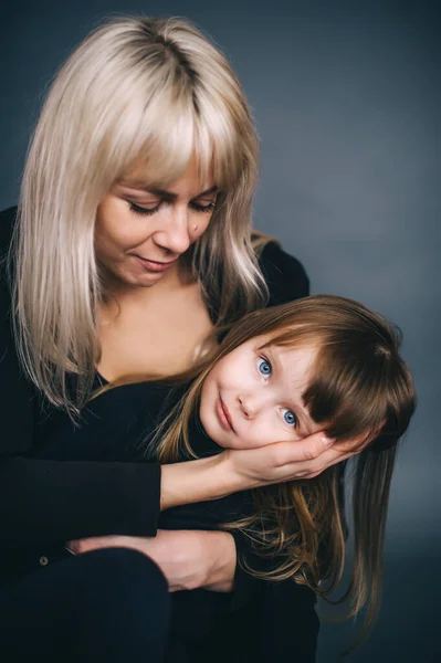 Pretty Charming Mother Daughter Beaming Smiles Dark Blue Background Bonding — Stock Photo, Image