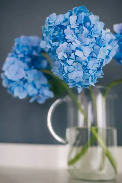 Jarrón Con Hermosas Flores Hortensia Mesa Enfoque Selectivo Flores —  Fotos de Stock