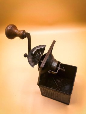 Çok güzel bir kahve öğütücü aleti.