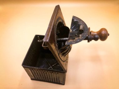 Çok güzel bir kahve öğütücü aleti.