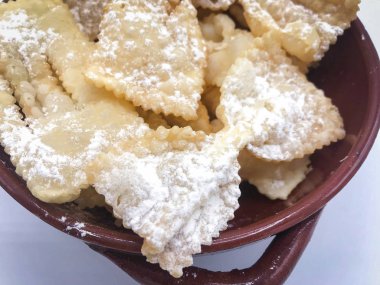 Lezzetli kızarmış chiacchiere, İtalyan geleneksel pastası.
