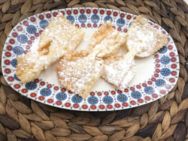 Lezzetli kızarmış chiacchiere, İtalyan geleneksel pastası.