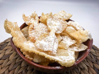 Lezzetli kızarmış chiacchiere, İtalyan geleneksel pastası.