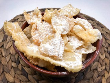 Lezzetli kızarmış chiacchiere, İtalyan geleneksel pastası.