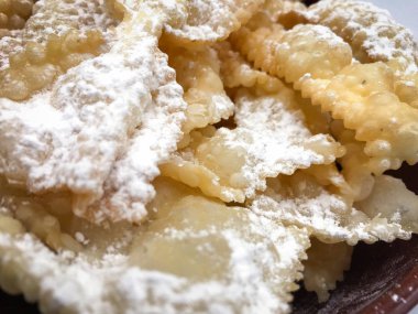 Lezzetli kızarmış chiacchiere, İtalyan geleneksel pastası.
