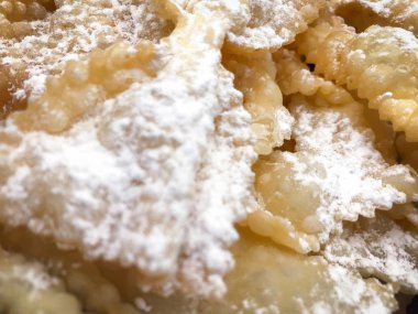 Lezzetli kızarmış chiacchiere, İtalyan geleneksel pastası.