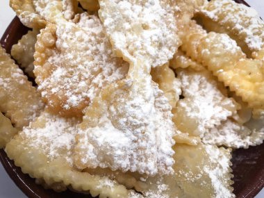 Lezzetli kızarmış chiacchiere, İtalyan geleneksel pastası.
