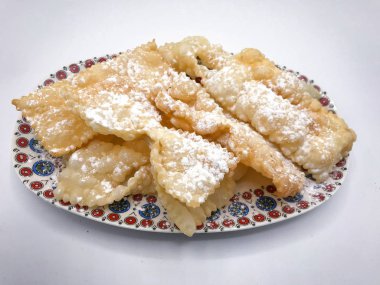 Lezzetli kızarmış chiacchiere, İtalyan geleneksel pastası.