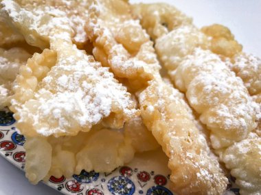 Lezzetli kızarmış chiacchiere, İtalyan geleneksel pastası.