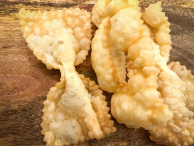 Lezzetli kızarmış chiacchiere, İtalyan geleneksel pastası.