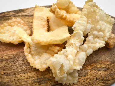 Lezzetli kızarmış chiacchiere, İtalyan geleneksel pastası.