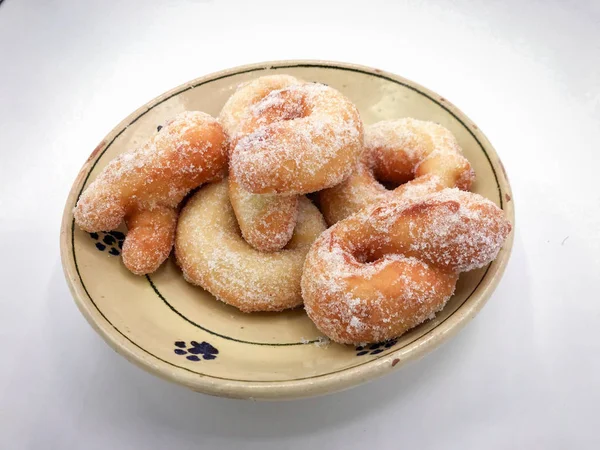 Zeppole, die traditionellen gebratenen Donuts zur Feier des Karnevals in i — Stockfoto