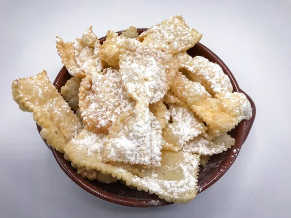Lezzetli kızarmış chiacchiere, İtalyan geleneksel pastası.