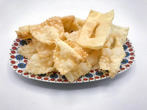Lezzetli kızarmış chiacchiere, İtalyan geleneksel pastası.