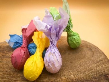 Renkli çikolata yumurtaları.