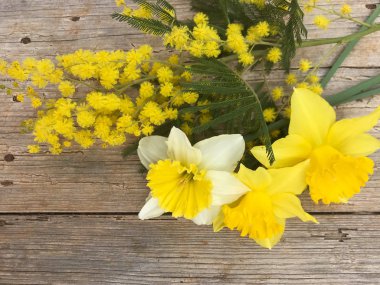 Kadınlar günü için güzel bir buket sarı çiçek.