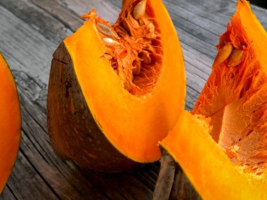 Taze lezzetli balkabağı çiftlikten toplandı.