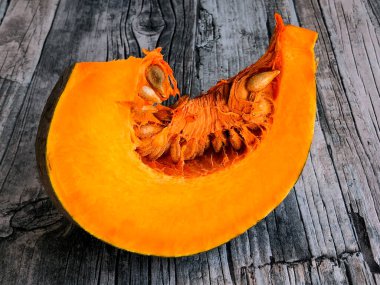 Taze lezzetli balkabağı çiftlikten toplandı.