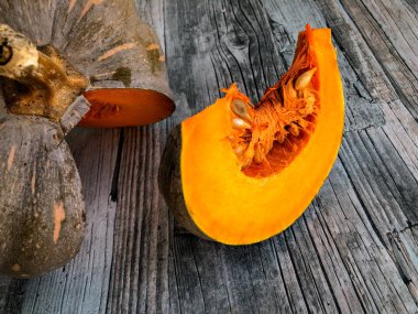 Taze lezzetli balkabağı çiftlikten toplandı.