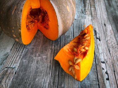 Taze lezzetli balkabağı çiftlikten toplandı.