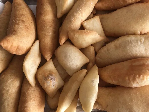 Panzerotti Una Masa Frita Típica Llena Queso Mozzarella Salsa Tomate —  Fotos de Stock