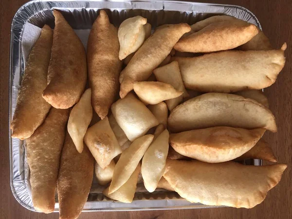 Panzerotti Uma Massa Frita Típica Cheia Queijo Mozzarella Molho Tomate — Fotografia de Stock