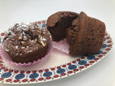 Nefis ev yapımı çikolatalı kekler.